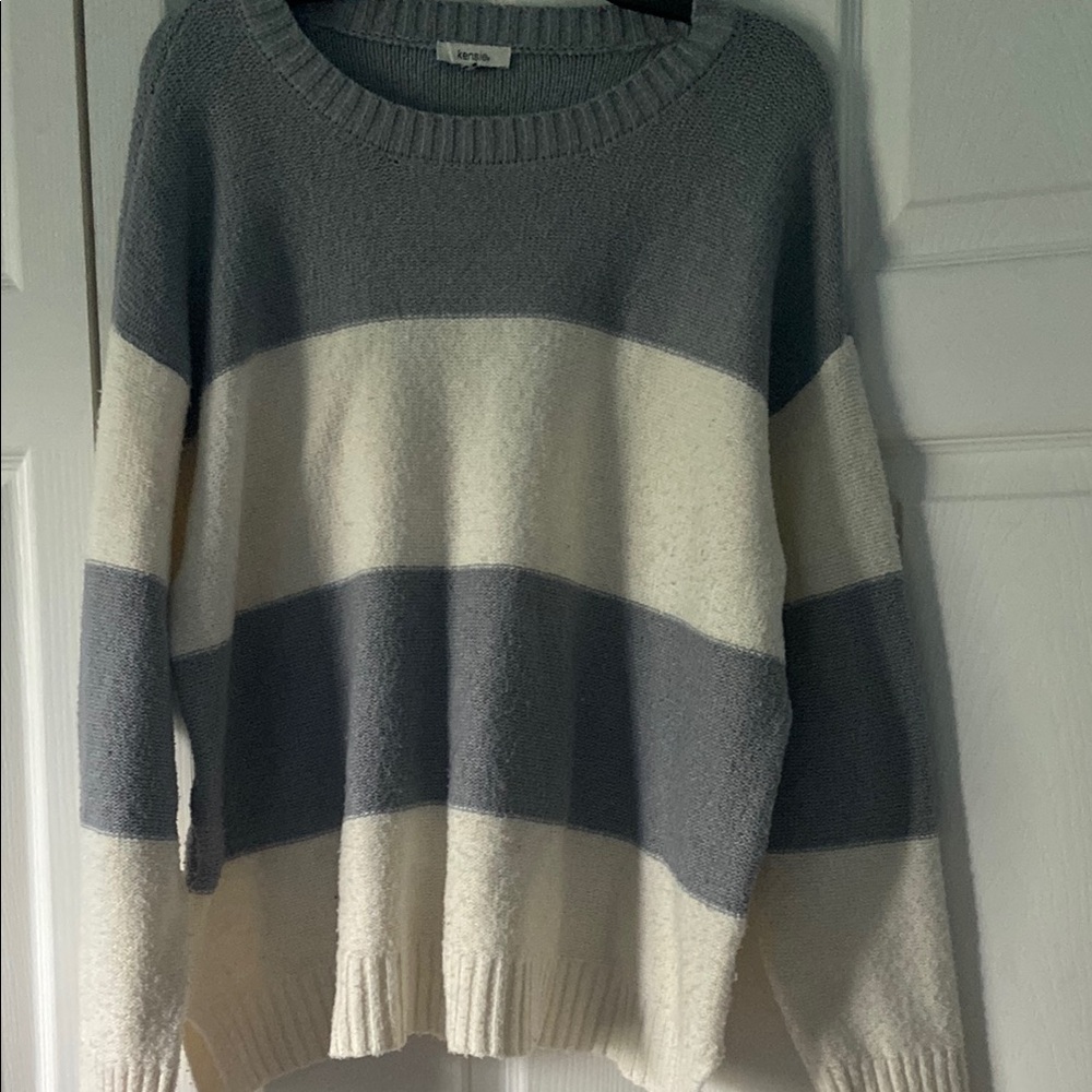 Kensie Gray and Cream Crew Neck Sweater